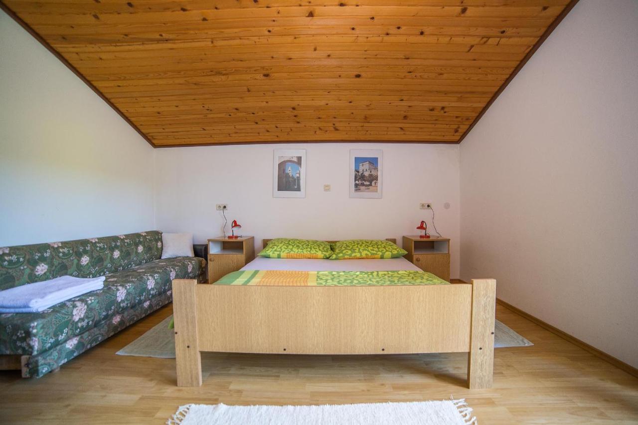 Apartments Pahljina Palit Екстер'єр фото