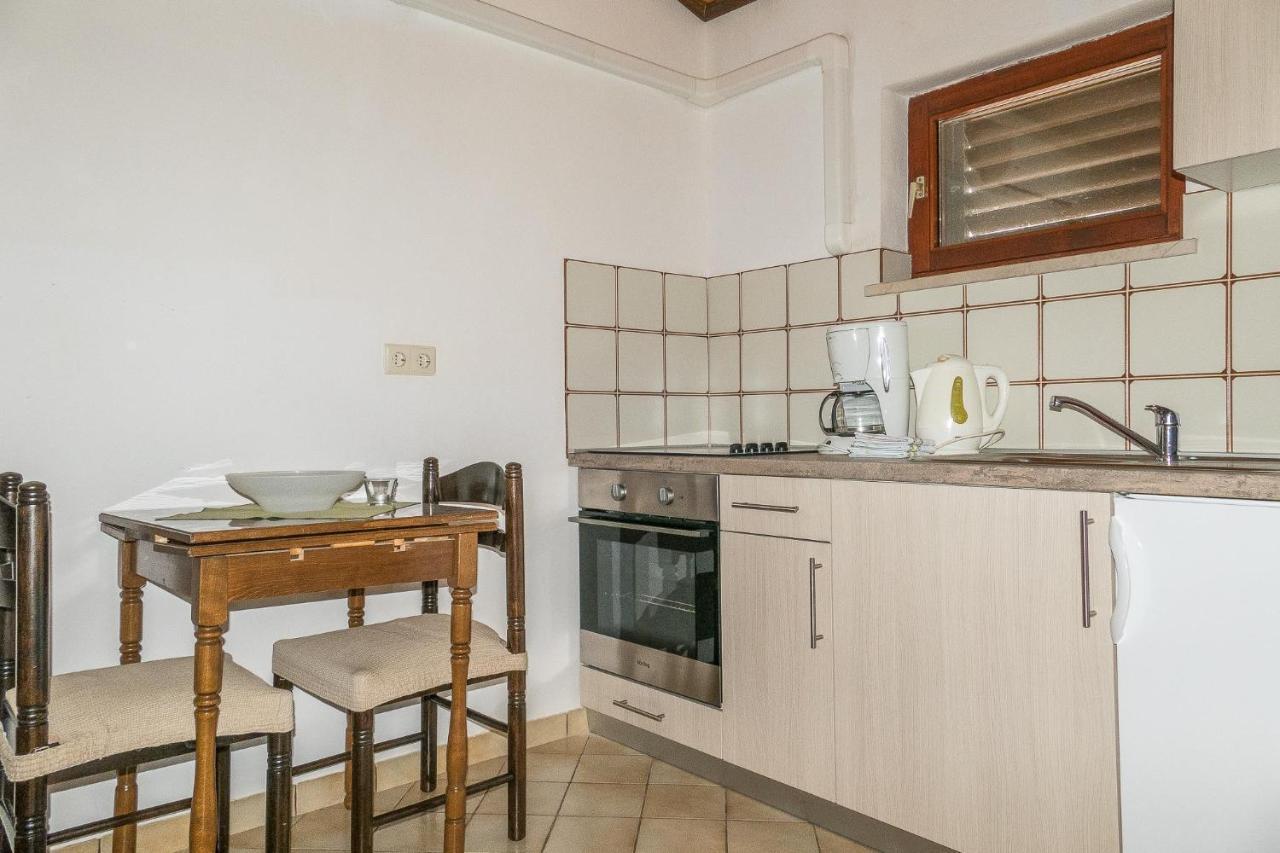 Apartments Pahljina Palit Екстер'єр фото
