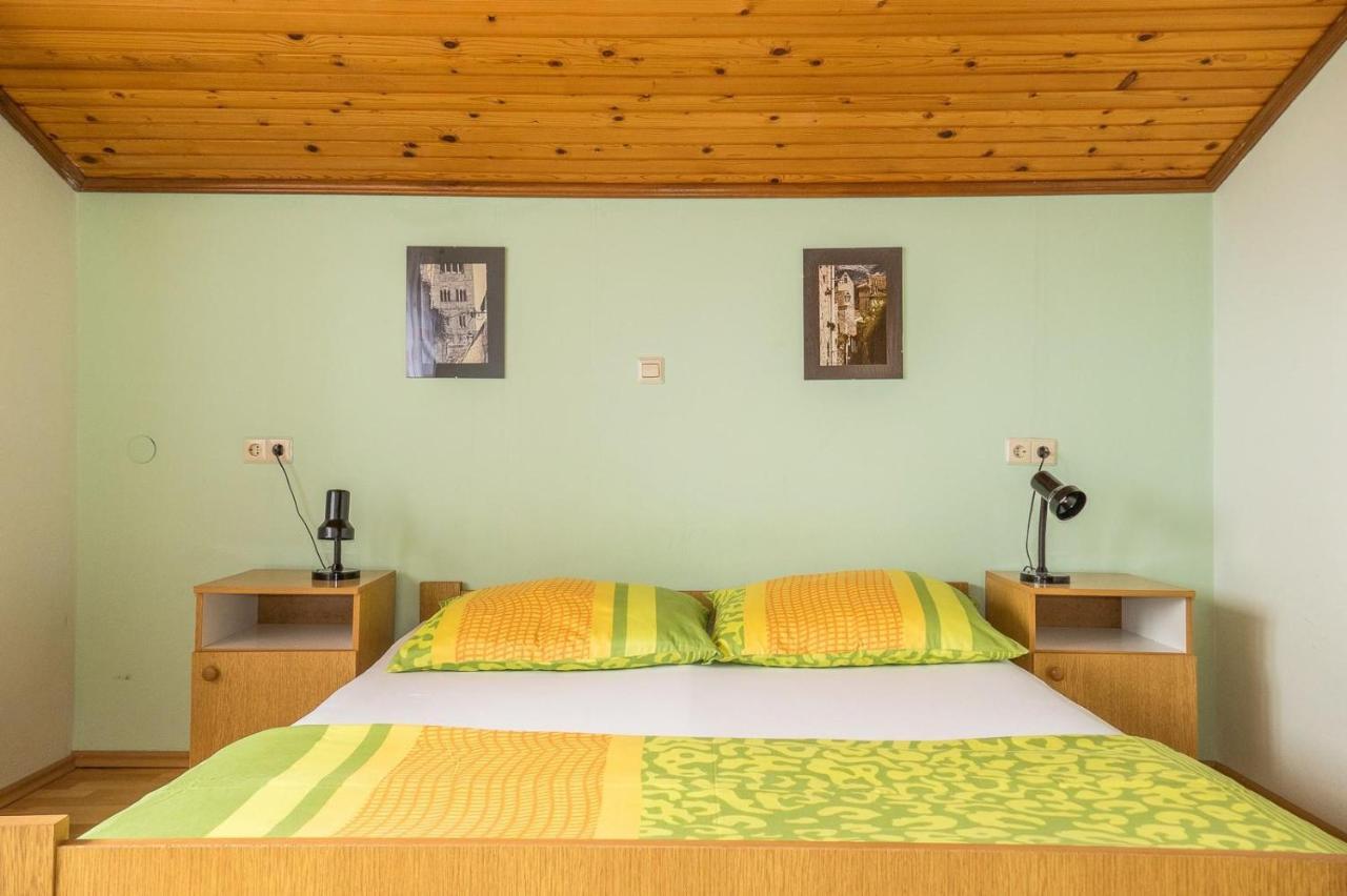 Apartments Pahljina Palit Екстер'єр фото