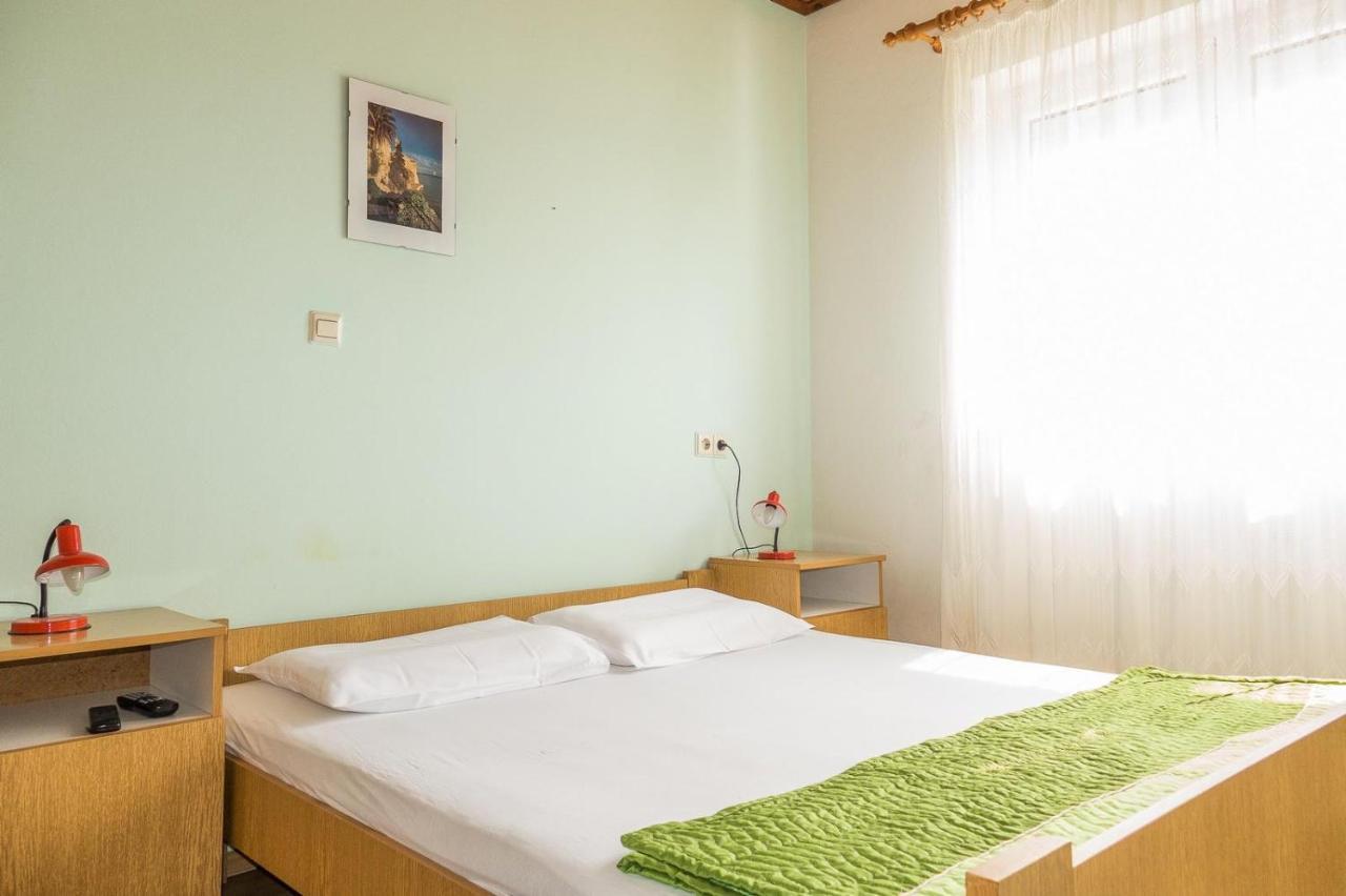 Apartments Pahljina Palit Екстер'єр фото