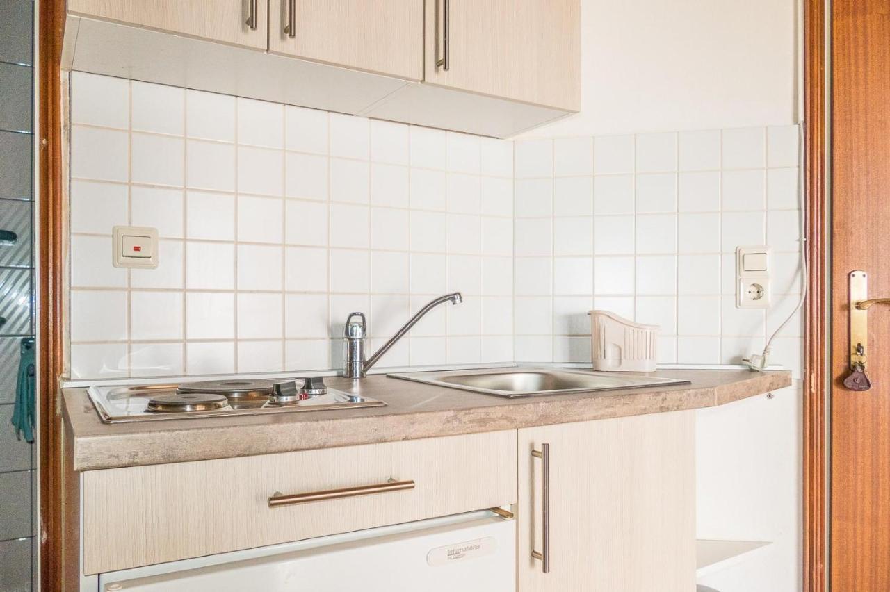 Apartments Pahljina Palit Екстер'єр фото