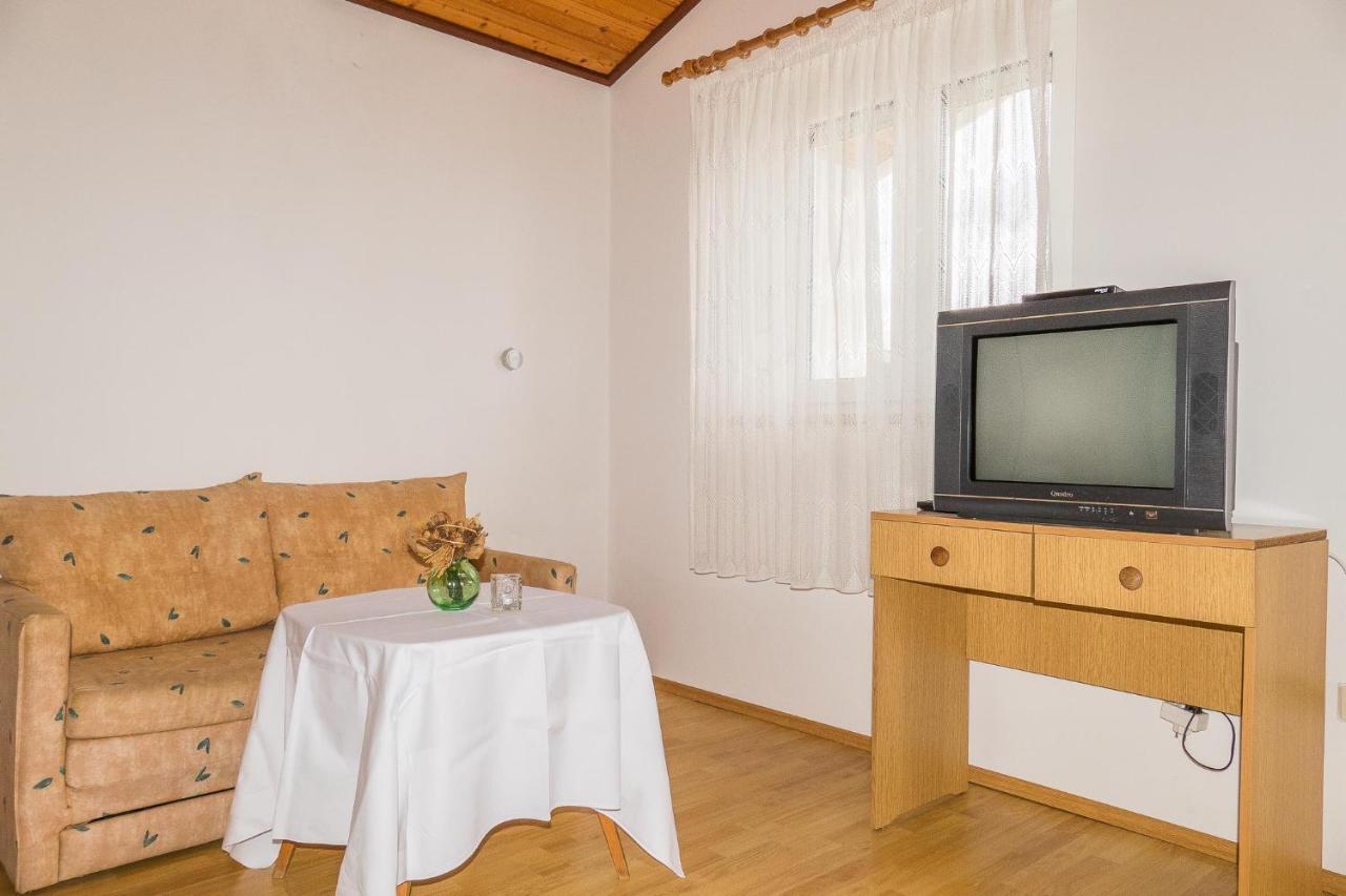 Apartments Pahljina Palit Екстер'єр фото