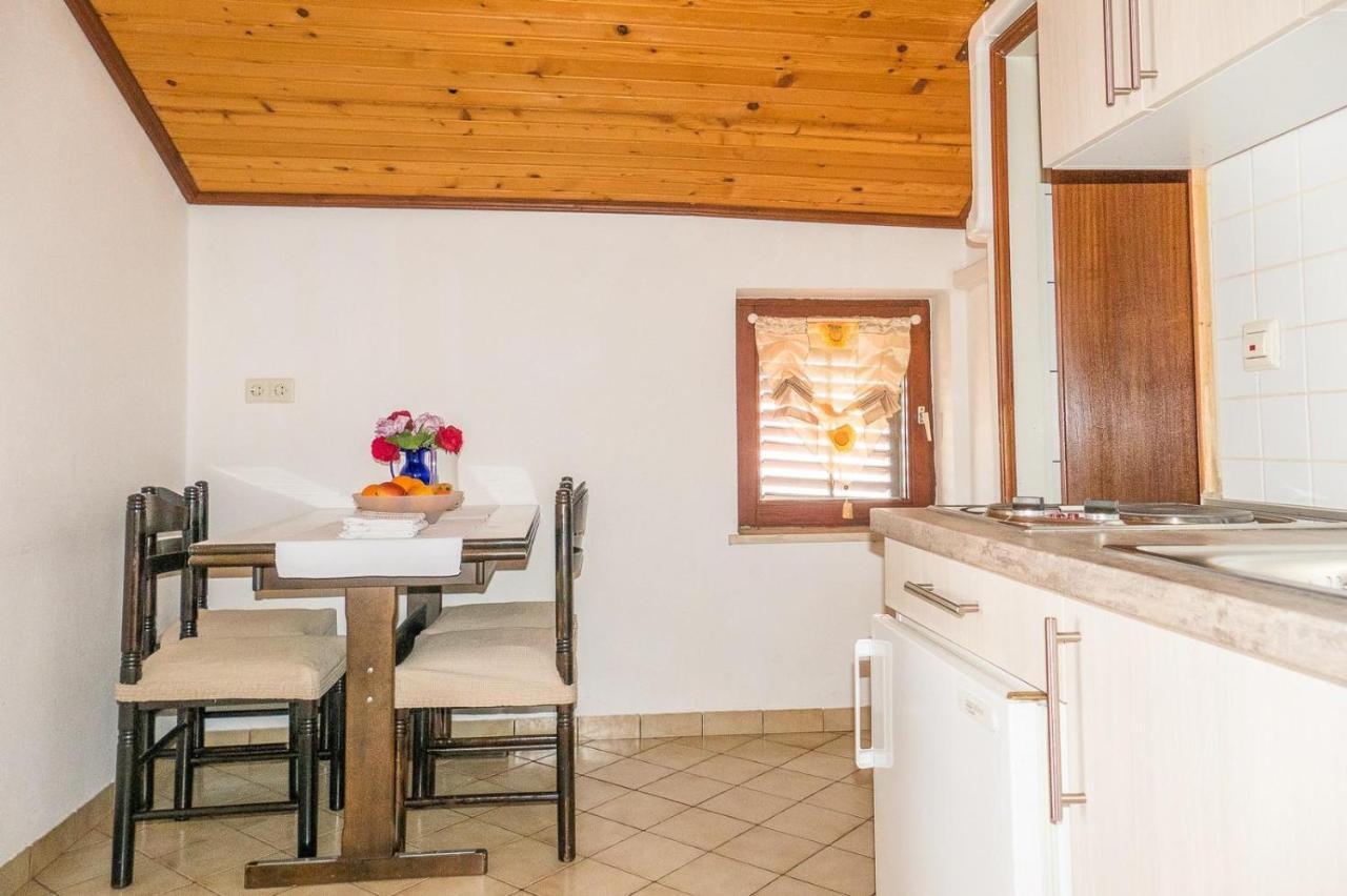 Apartments Pahljina Palit Екстер'єр фото