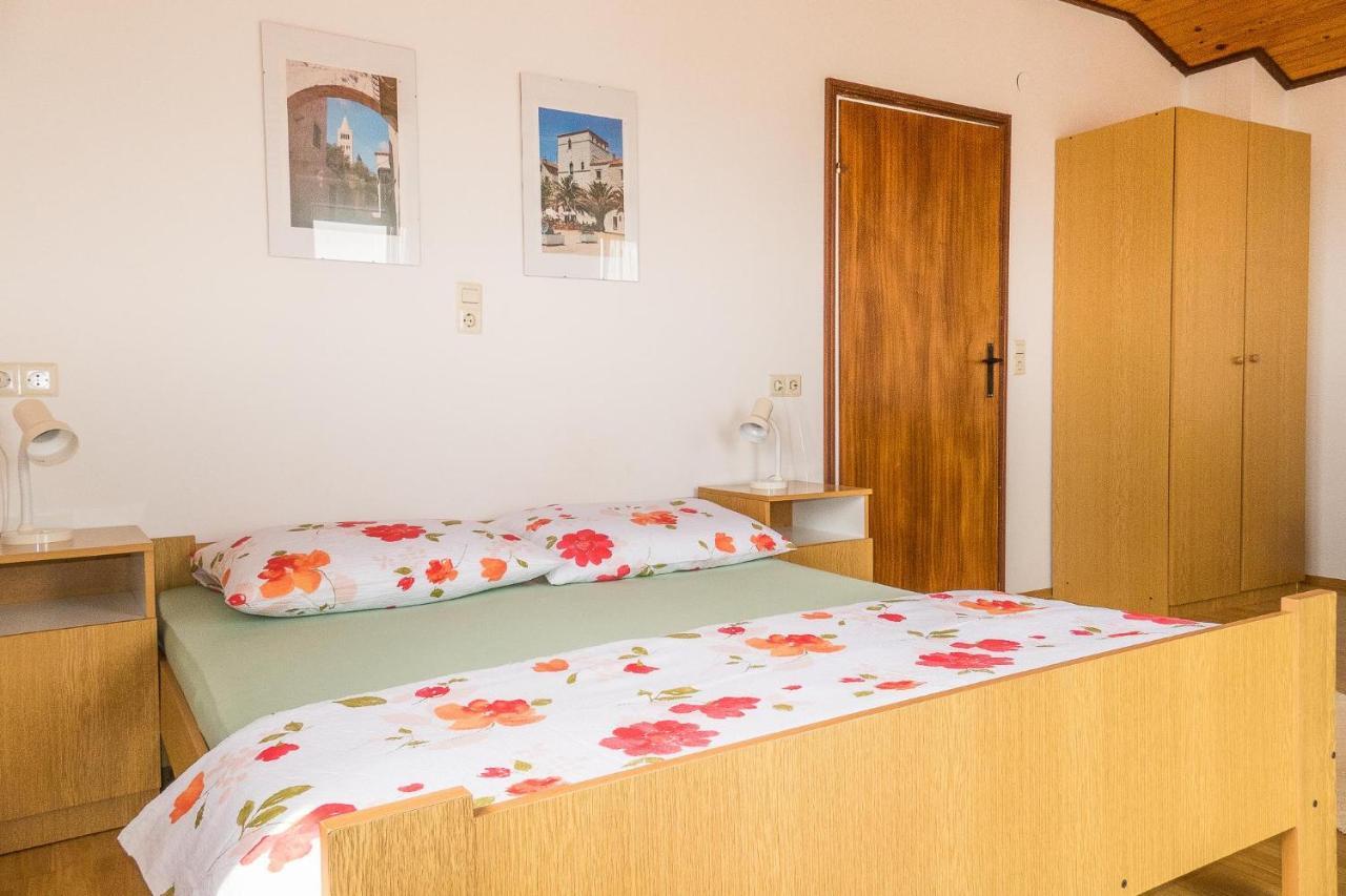 Apartments Pahljina Palit Екстер'єр фото