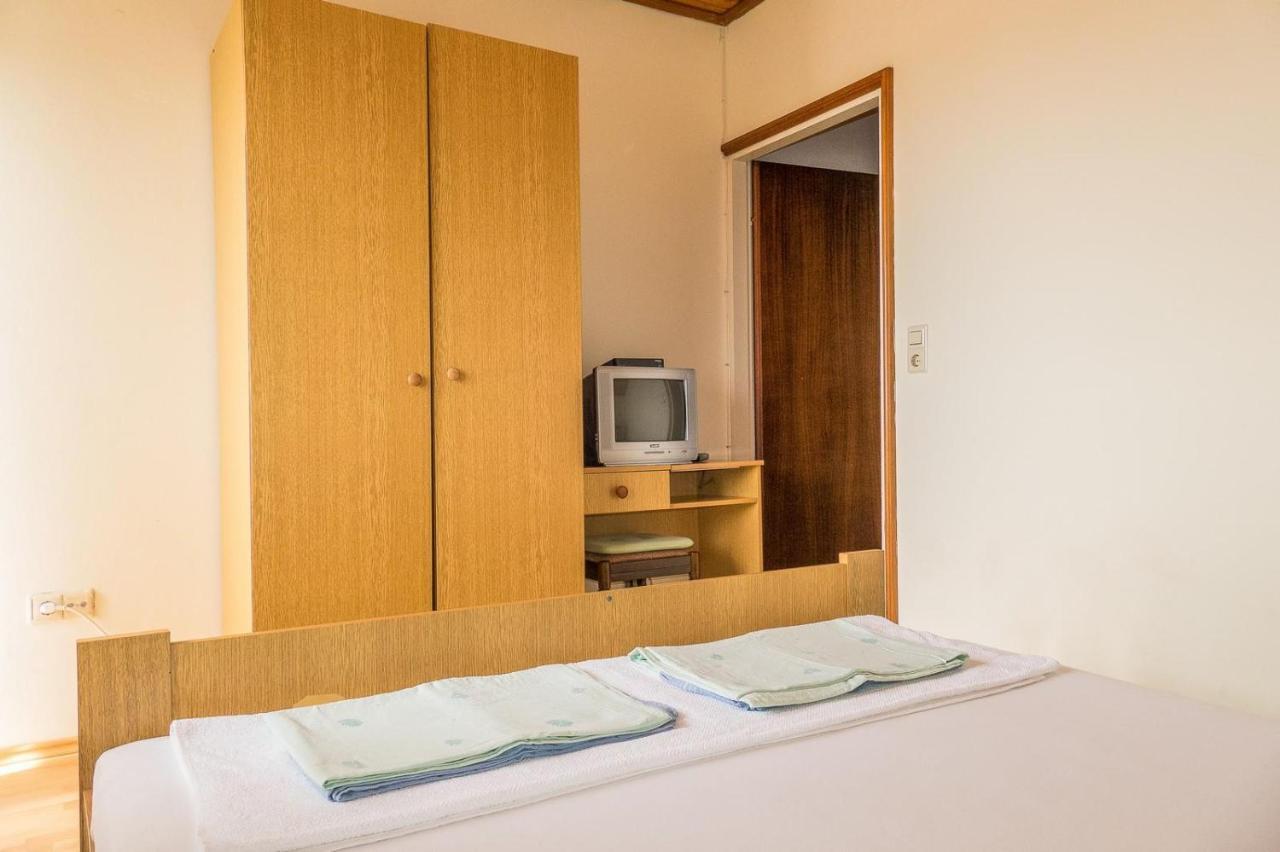 Apartments Pahljina Palit Екстер'єр фото