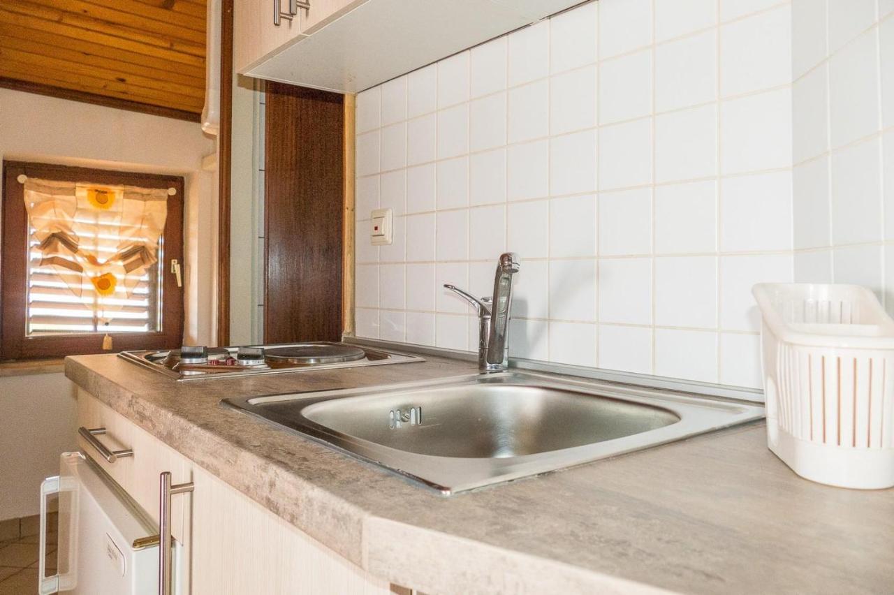 Apartments Pahljina Palit Екстер'єр фото