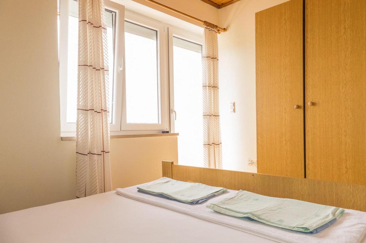 Apartments Pahljina Palit Екстер'єр фото